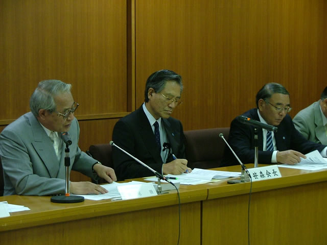 記者会見の様子