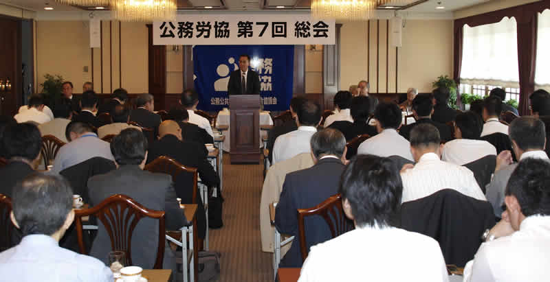 主催者を代表して挨拶する中村議長