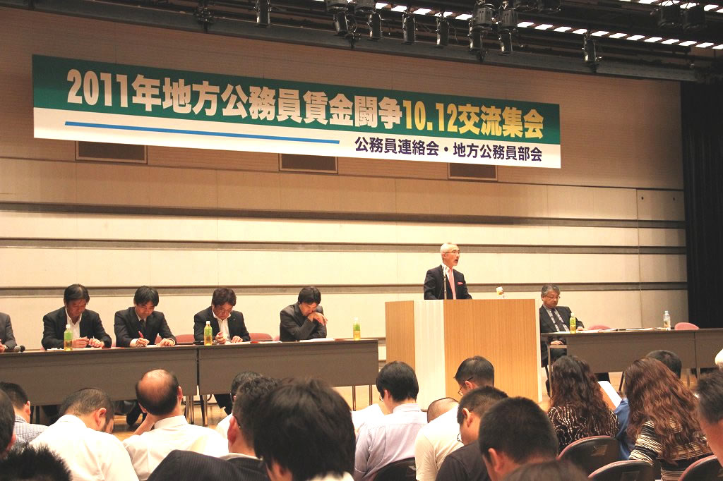 国会情勢報告をする加賀谷参議院議員