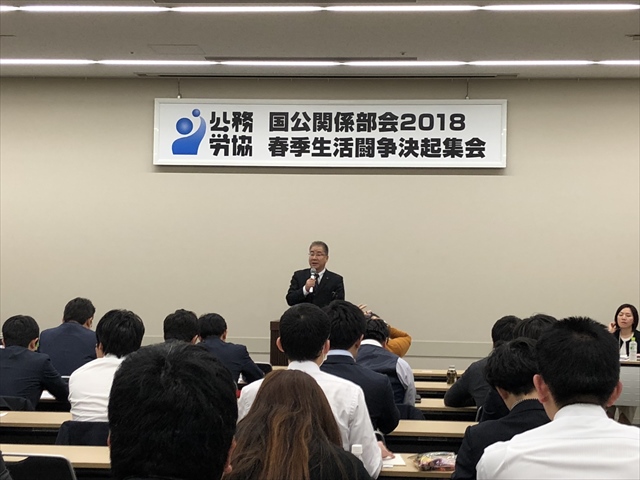 主催者を代表して挨拶する篠原議長
